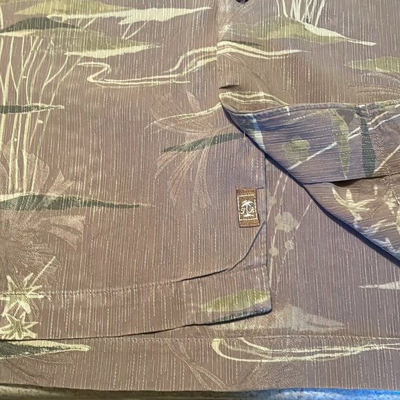 Tommy Bahama Short Sleeve Silk Camp Shirt size Large.  Brown print - Picture 2 of 7